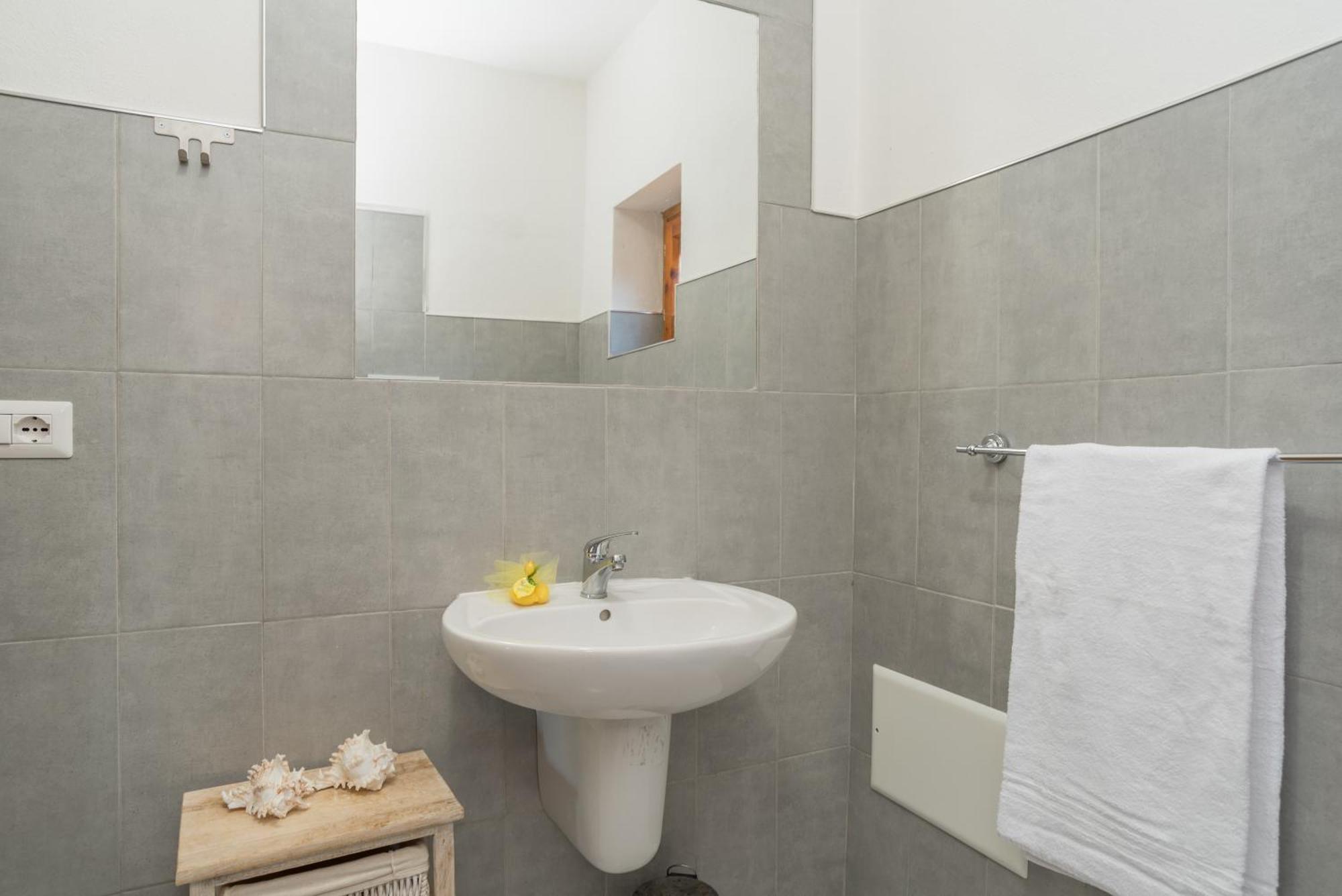 Quadrilocale Vico Trento Appartement San Teodoro  Buitenkant foto